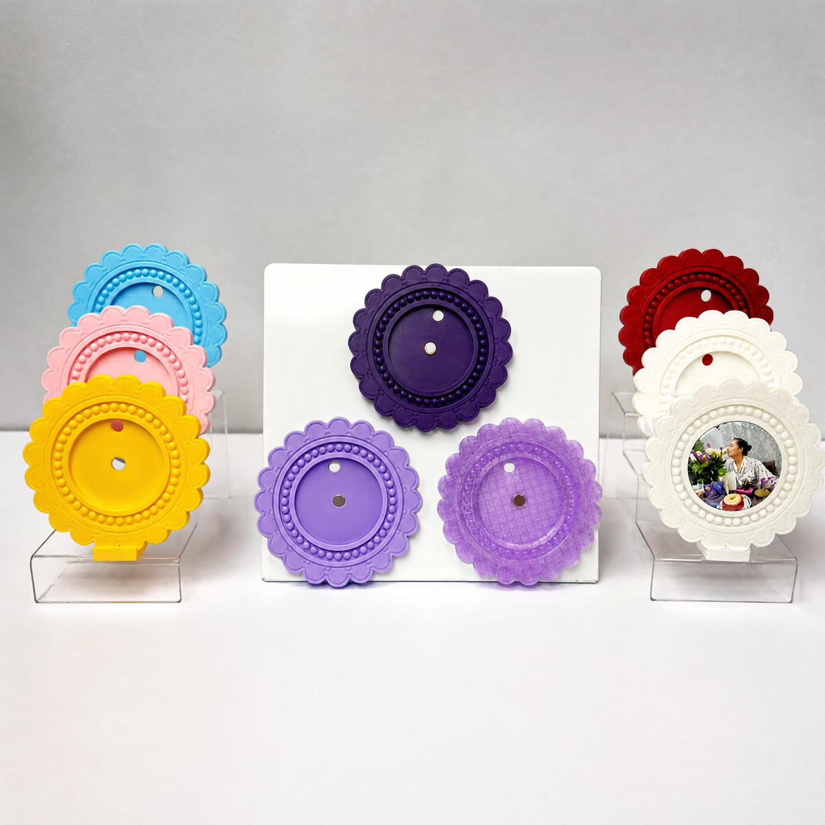 Beaded Petal Round Photo Magnet Frame