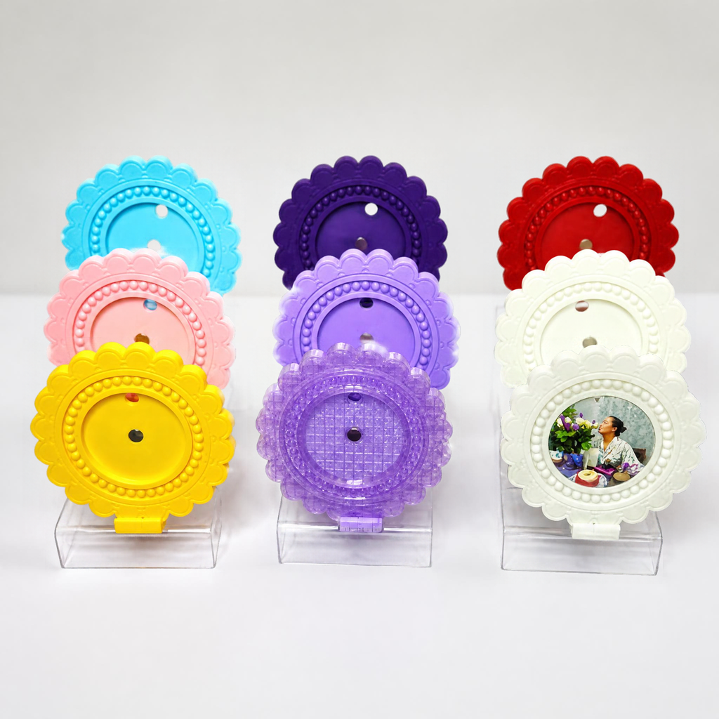 Beaded Petal Round Photo Magnet Frame